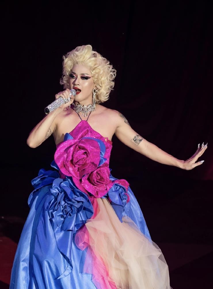 Thanh Duy tiếp tục bị gây hấn khi đi diễn trong bản thể drag queen-3