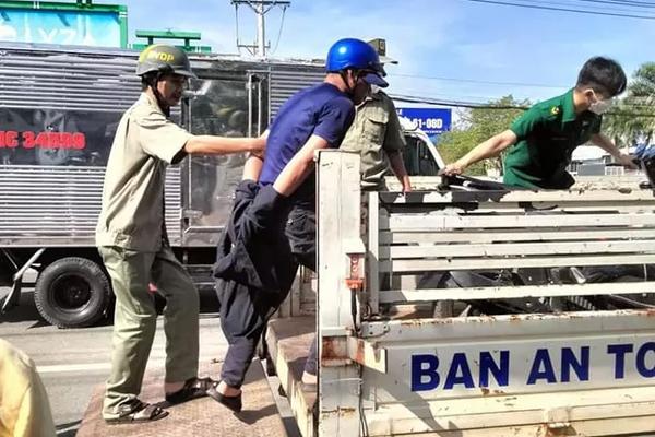 Cô giáo khống chế kẻ mang xăng đòi đốt nhà trẻ-1