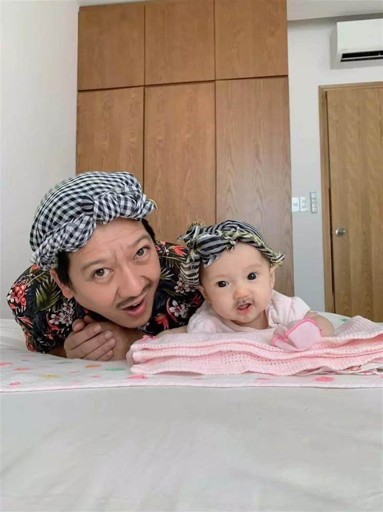 Đặt ảnh thơ ấu Trường Giang bên con gái, dân mạng bất ngờ-2