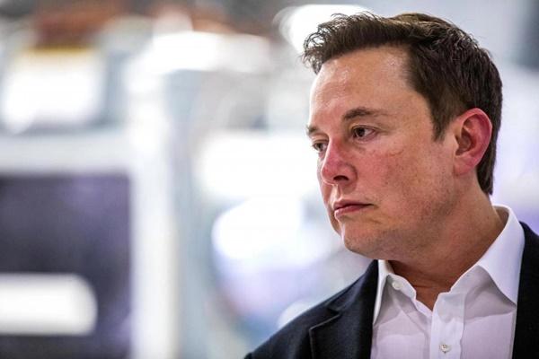 Vì sao Elon Musk gửi email cho nhân viên vào giờ trái khoáy-2