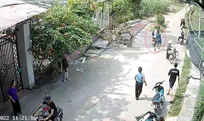 Clip: Nam sinh Bắc Giang bị trai làng tấn công, truy sát vì cuồng ghen-3