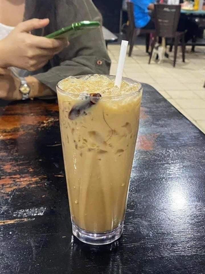 Sợ hãi tột độ sự hiện diện của loài gián khắp mặt trận ăn uống-1