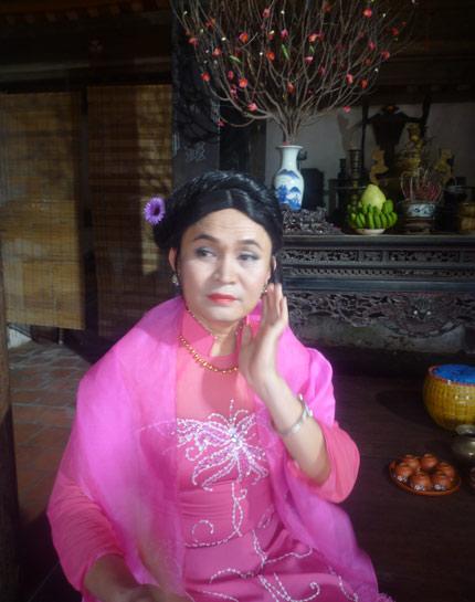 Xuân Hinh giả gái đủ vai: từ Thị Nở đến bà già bắt gián điệp-2