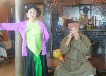 Xuân Hinh giả gái đủ vai: từ Thị Nở đến bà già bắt gián điệp-4