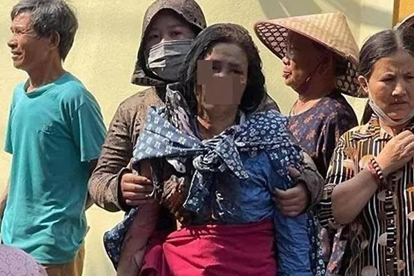 Clip: Ông bố phản ứng thần tốc cứu con gái thoát khỏi nguy hiểm-1