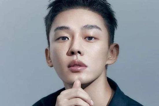 Yoo Ah In phủ nhận mình là ngôi sao gây hỗn loạn Itaewon