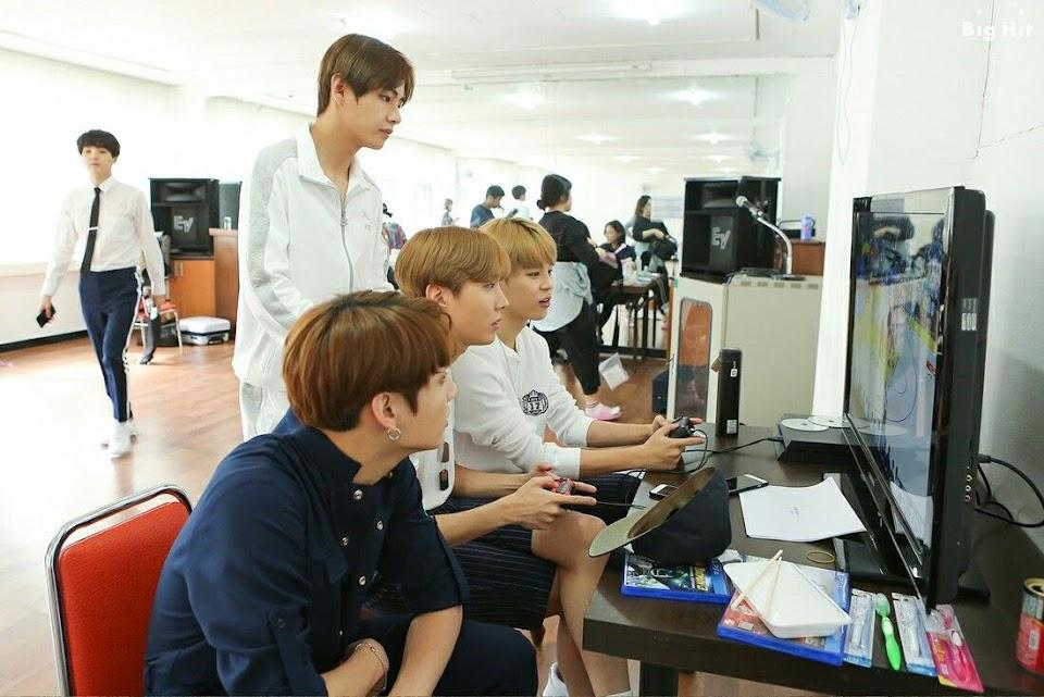 Jin thừa nhận các thành viên BTS không thường xuyên liên lạc-3