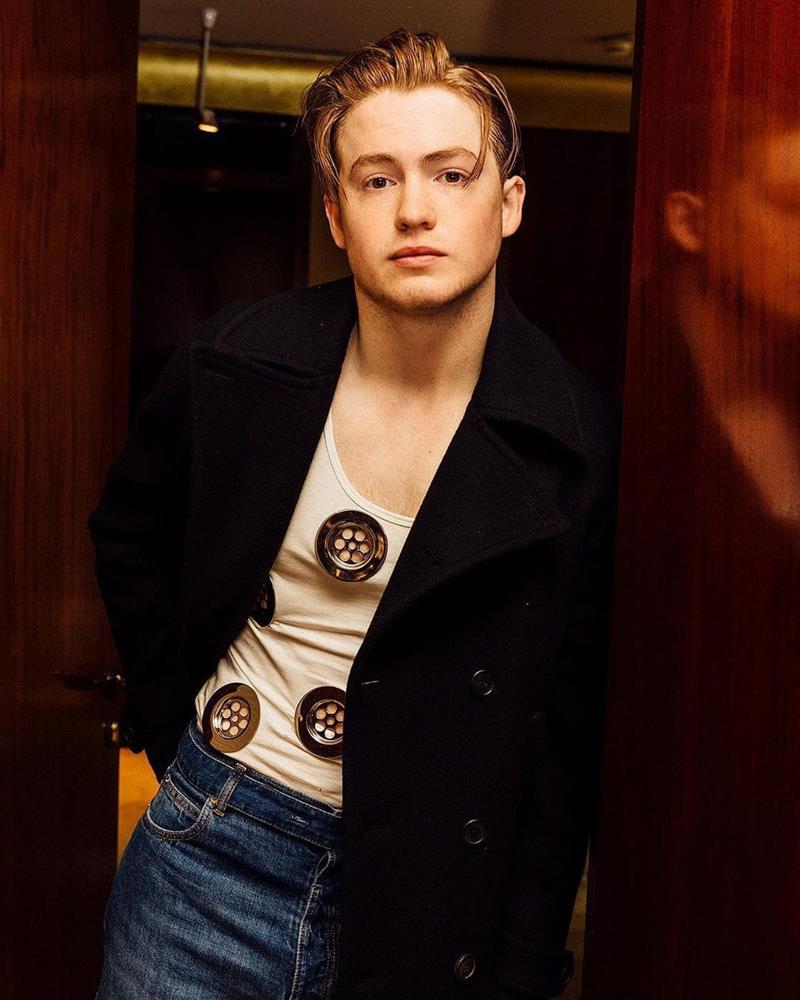 Ngôi sao phim Heartstopper công khai là người song tính-1