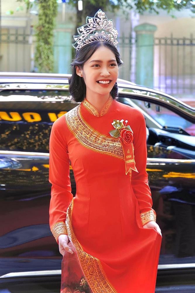 Nông Thúy Hằng nối gót HHen Niê lột xác với tóc tém cá tính-9