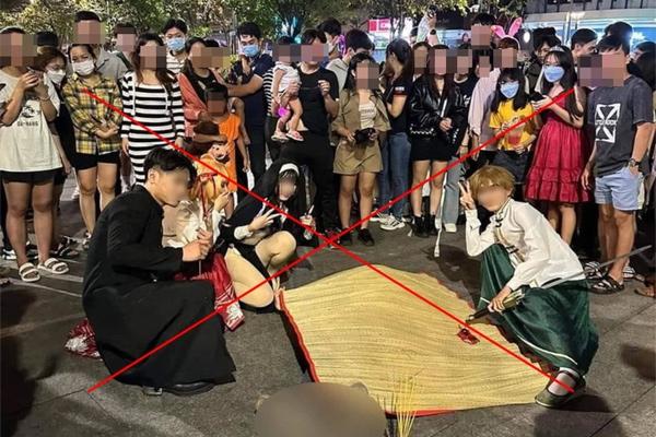 Cần tẩy chay kiểu chơi Halloween phản cảm trong giới trẻ-1