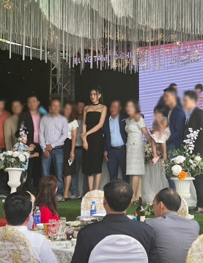 Hoa hậu Đỗ Hà lên đồ tinh tế đi đám cưới vẫn giật spotlight-9