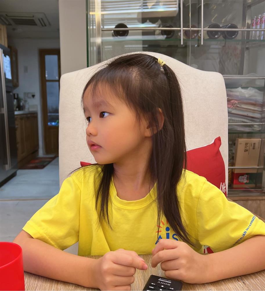 Tin showbiz Việt ngày 1/11: Diễm Hương bị thanh sắt rơi trúng người-10