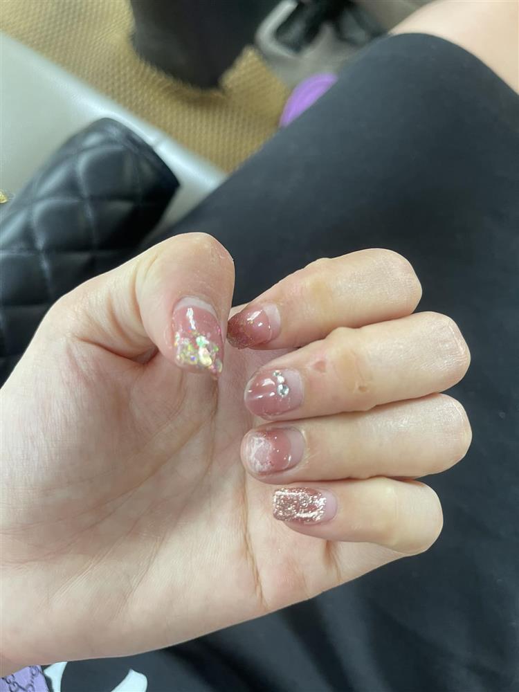 Tin showbiz Việt ngày 1/11: Diễm Hương bị thanh sắt rơi trúng người-1