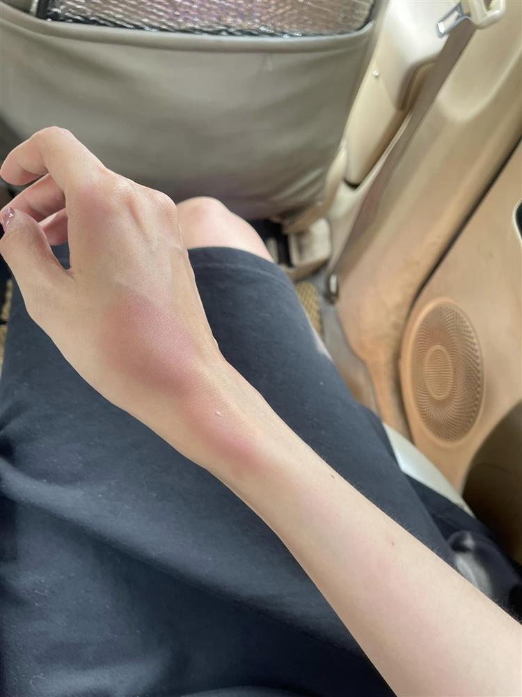 Tin showbiz Việt ngày 1/11: Diễm Hương bị thanh sắt rơi trúng người-4