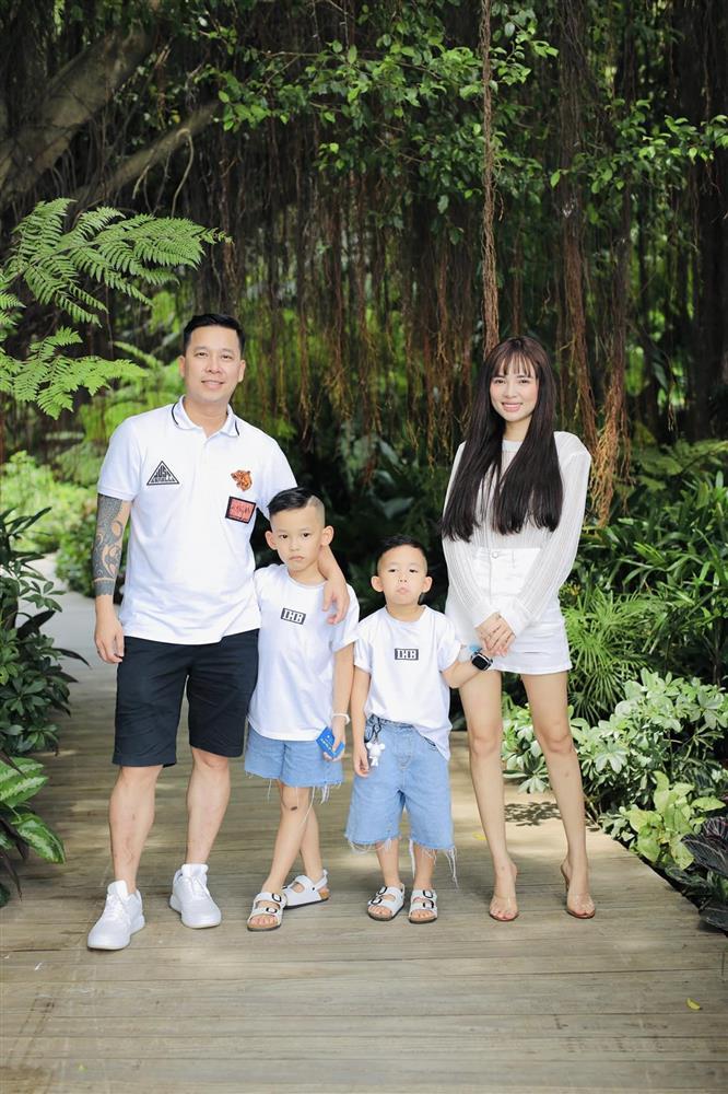 Tin showbiz Việt ngày 1/11: Diễm Hương bị thanh sắt rơi trúng người-18