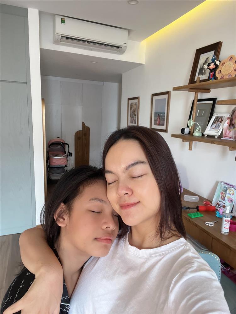 Tin showbiz Việt ngày 1/11: Diễm Hương bị thanh sắt rơi trúng người-9