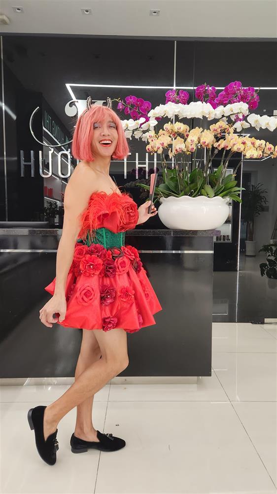 Tin showbiz Việt ngày 1/11: Diễm Hương bị thanh sắt rơi trúng người-15