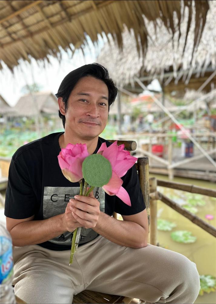 Tin showbiz Việt ngày 1/11: Diễm Hương bị thanh sắt rơi trúng người-7