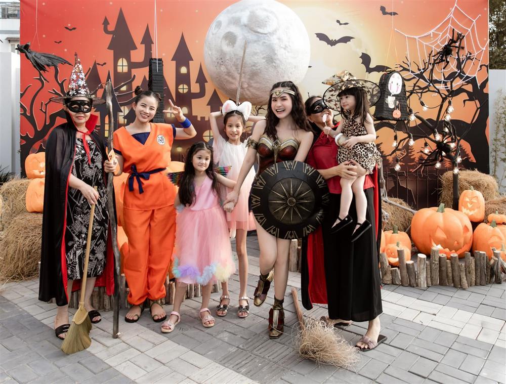 Đoàn Di Băng xả loạt ảnh Halloween, từ chủ đến khách ai cũng chất-2