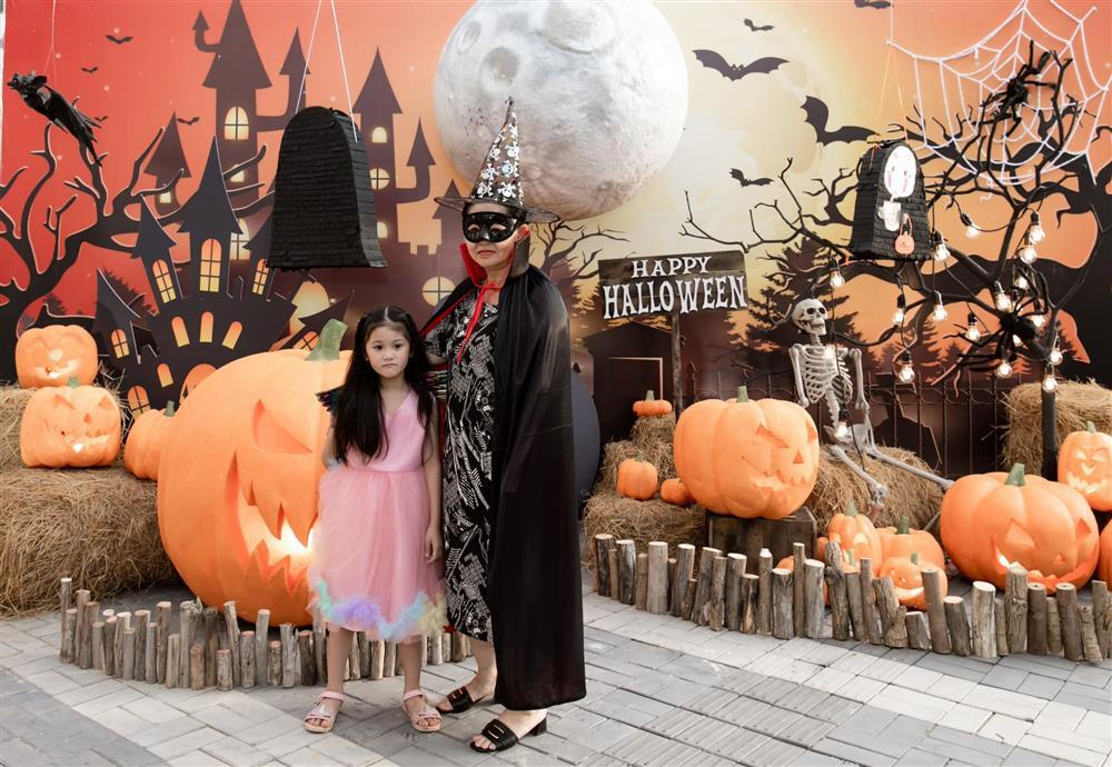 Đoàn Di Băng xả loạt ảnh Halloween, từ chủ đến khách ai cũng chất-8