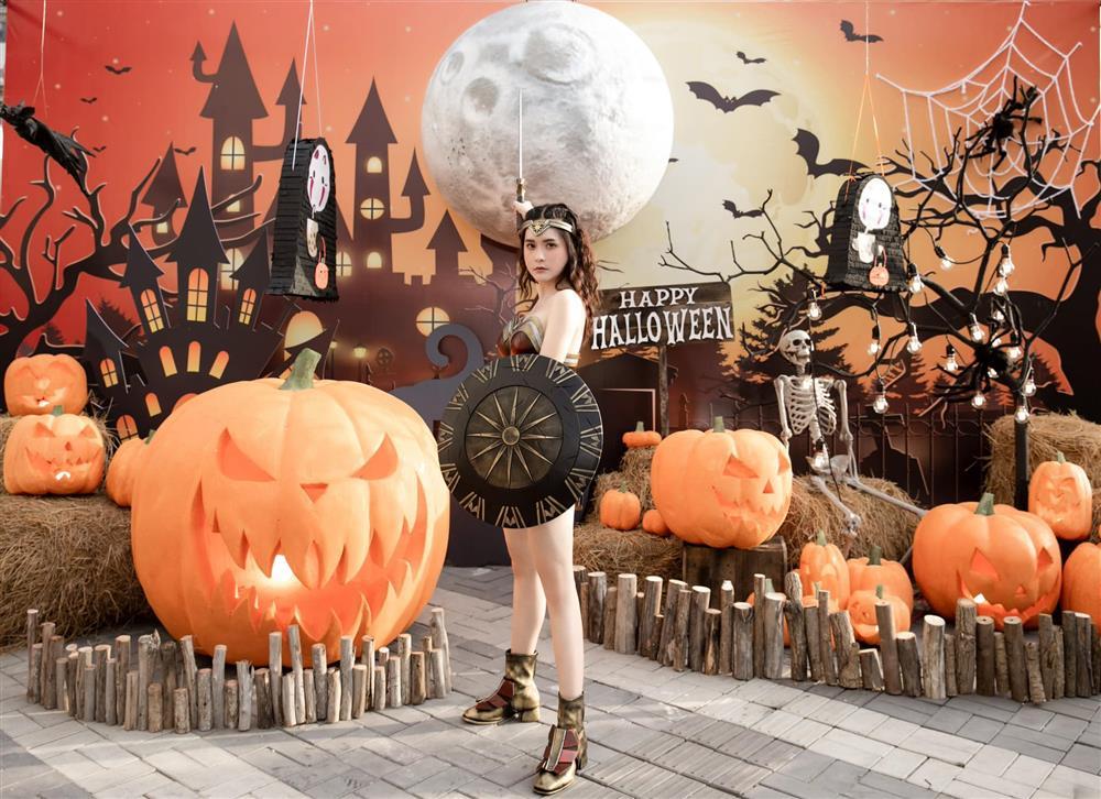 Đoàn Di Băng xả loạt ảnh Halloween, từ chủ đến khách ai cũng chất-3