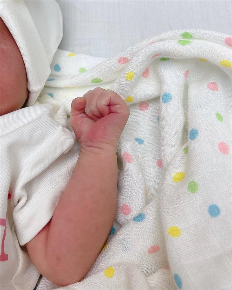 Tình địch Hương Giang gây sốt với nhan sắc sau sinh 1 tuần-1