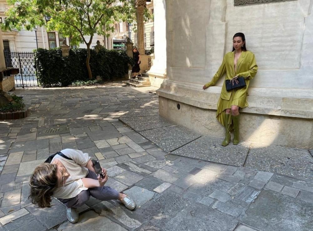 Tân Miss Grand được Phó chủ tịch lăn xả chụp hình, Thùy Tiên ra rìa?-5