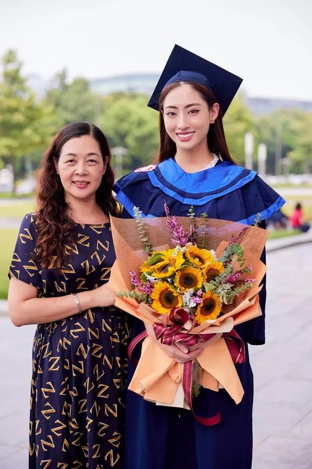 Hoa hậu Lương Thùy Linh thành giảng viên đại học ở tuổi 22