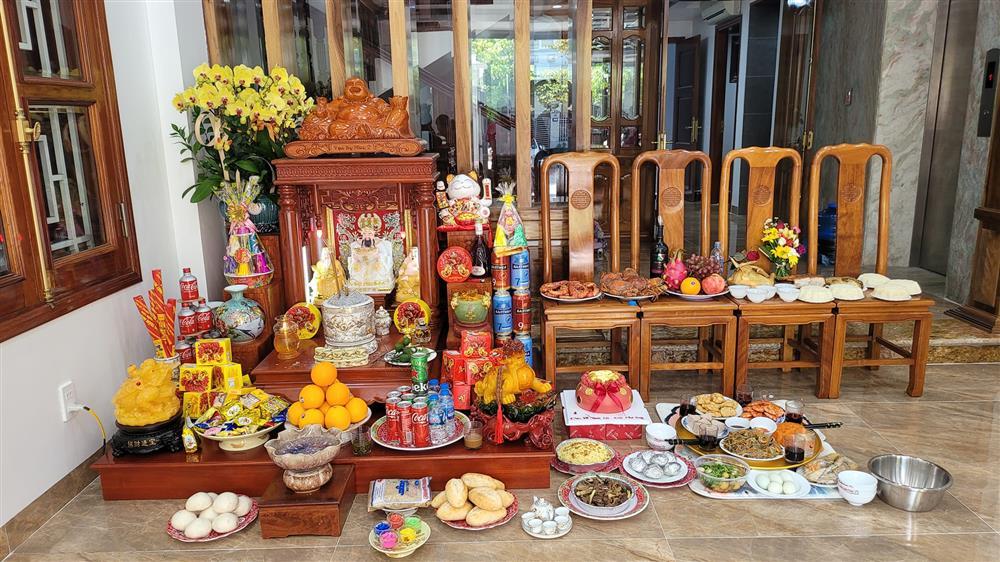 Mẹ Phạm Hương khoe cơ ngơi mới sang xịn mịn ở quê nhà-8