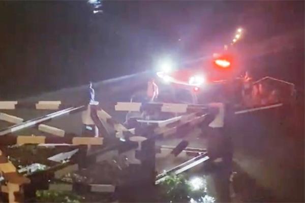 Cãi nhau với vợ, người đàn ông nhảy sông Sài Gòn-2