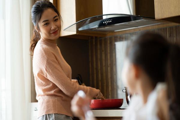 Con trai tôi làm vỡ tivi, chị dâu chỉ nói một câu mà tôi thấy nể-1