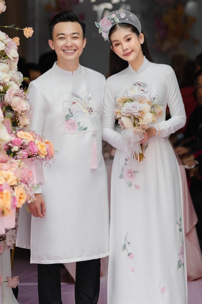 3 nàng dâu lựa chọn áo dài trắng ăn hỏi 1-0-2 Vbiz-1