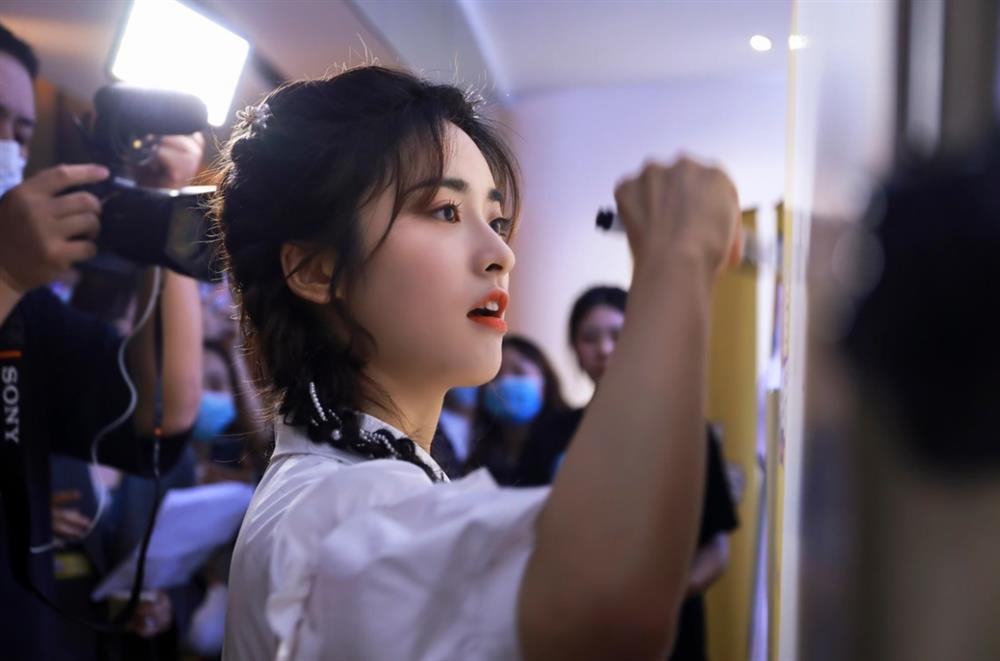 Nữ diễn viên có cảnh khóc được nhiều người bàn luận-10