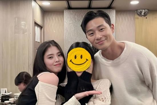 Han So Hee - Park Seo Joon gây ấn tượng tại tiệc đóng máy