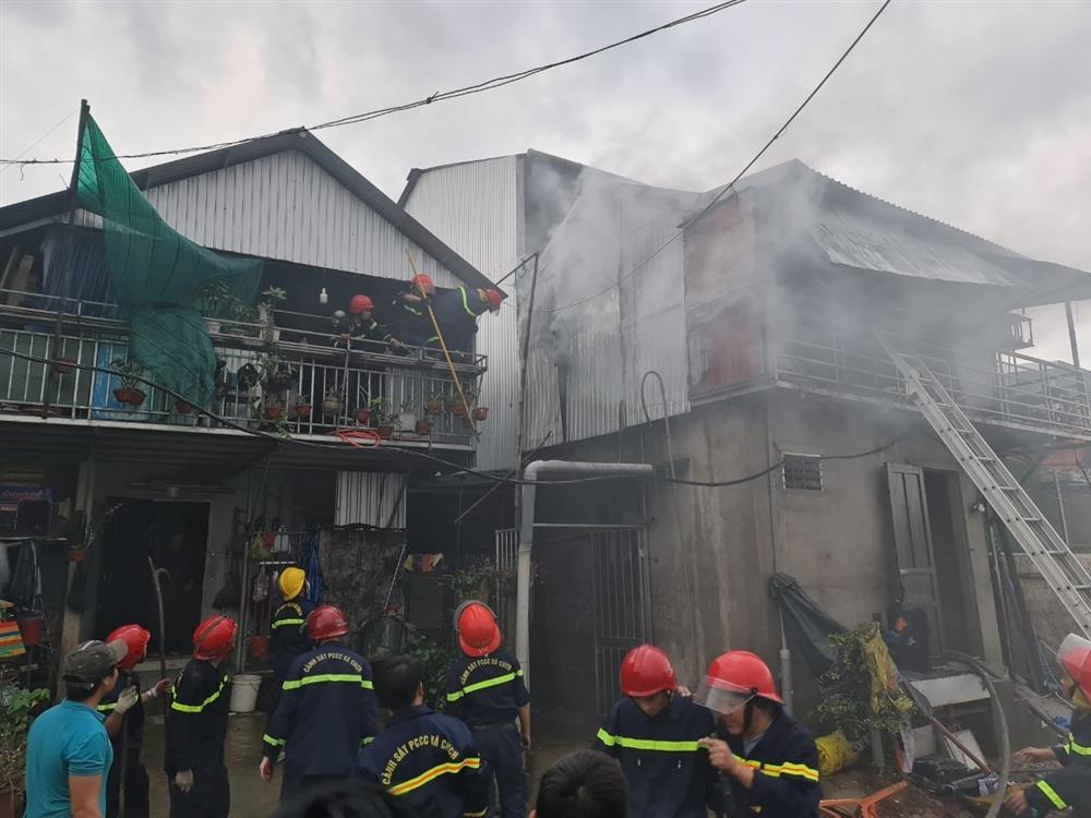 Một mình trong ngôi nhà cháy, bé 10 tuổi may mắn thoát chết-2