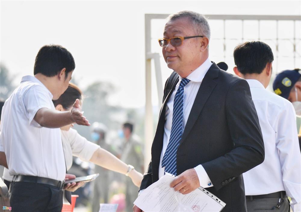 Xét xử vụ Tịnh thất Bồng Lai: Youtuber vây kín, Lê Tùng Vân lại vắng mặt-6