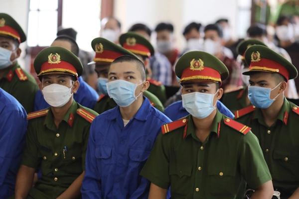 Xét xử vụ Tịnh thất Bồng Lai: Youtuber vây kín, Lê Tùng Vân lại vắng mặt-7