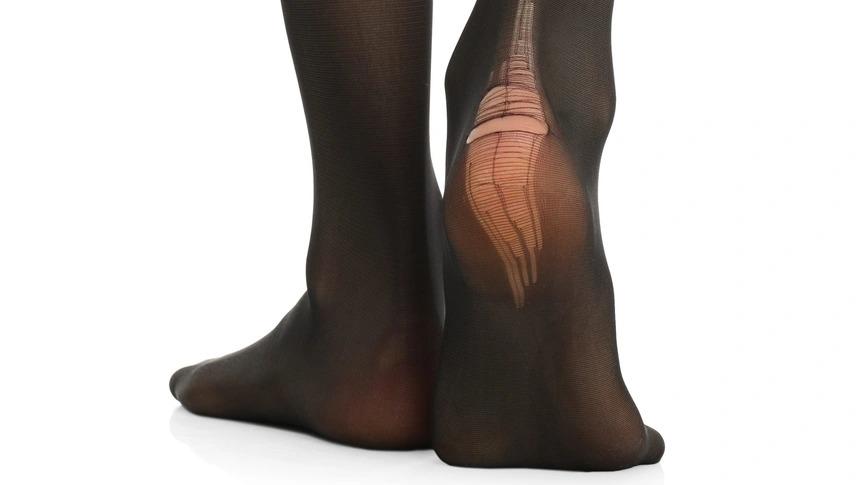 Phụ nữ tìm cách thoát khỏi tình trạng rách quần tất-2