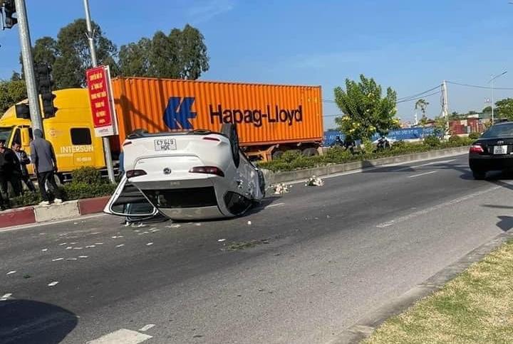 Lật xe đón dâu ở Hải Phòng, cô dâu bầu 7 tháng nhập viện-2