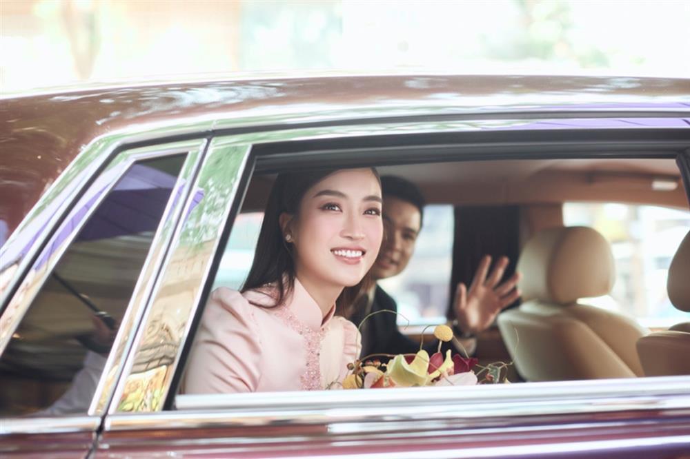 Hoa hậu lấy chồng được rước dâu bằng siêu xe: Ai khủng nhất?-13