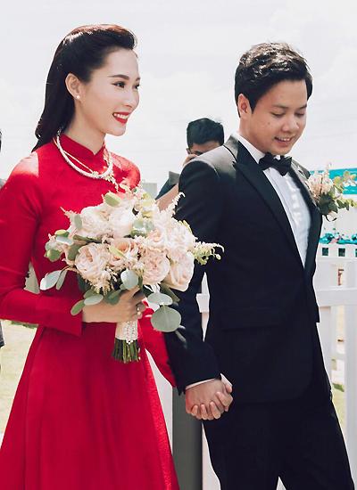 Hoa hậu lấy chồng được rước dâu bằng siêu xe: Ai khủng nhất?-4