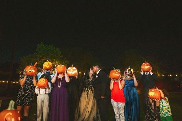 Khách mời rợn tóc gáy vì đám cưới tổ chức ở nơi không ai ngờ-3