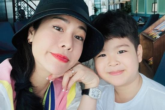 Con trai Nhật Kim Anh kiên quyết không cho mẹ lấy chồng, sinh em