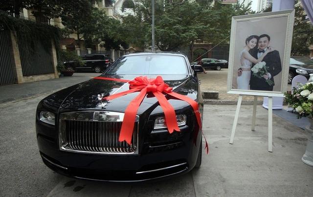 Hoa hậu lấy chồng được rước dâu bằng siêu xe: Ai khủng nhất?-12