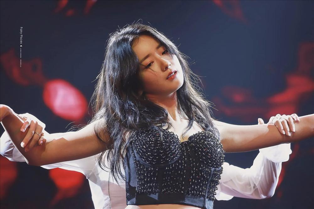 Thành viên nhóm nhạc nữ thú nhận rất hối hận vì có hình xăm-1