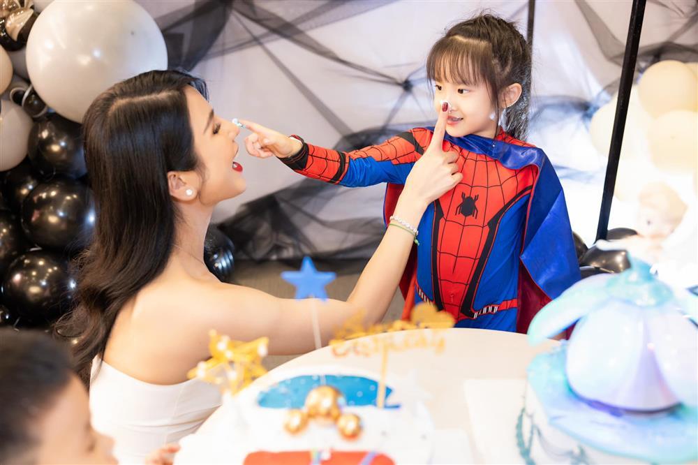 Diệp Lâm Anh một mình tổ chức sinh nhật cho con gái-6