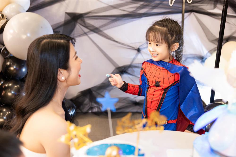 Diệp Lâm Anh một mình tổ chức sinh nhật cho con gái-7