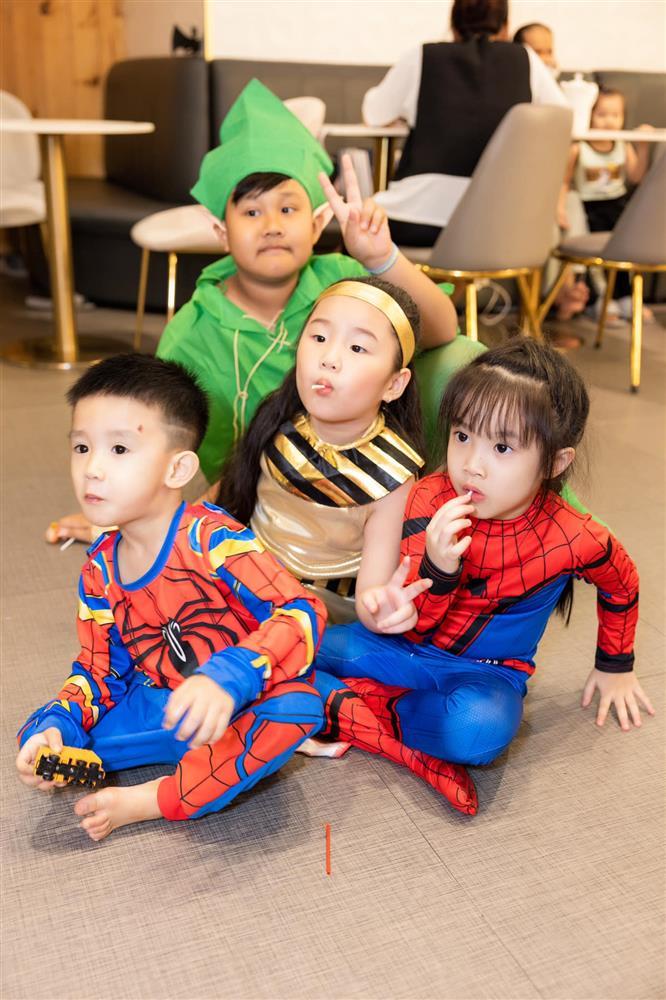 Diệp Lâm Anh một mình tổ chức sinh nhật cho con gái-13