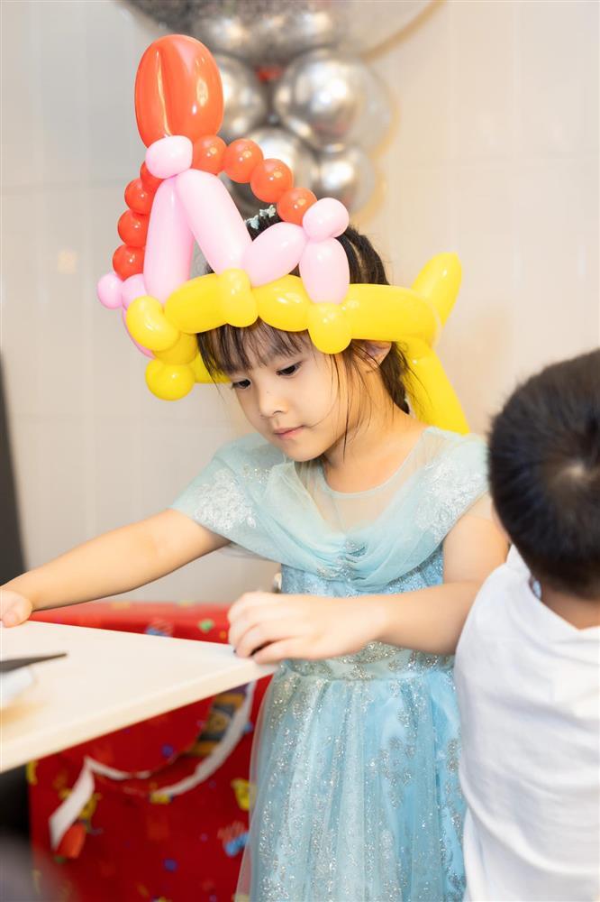 Diệp Lâm Anh một mình tổ chức sinh nhật cho con gái
