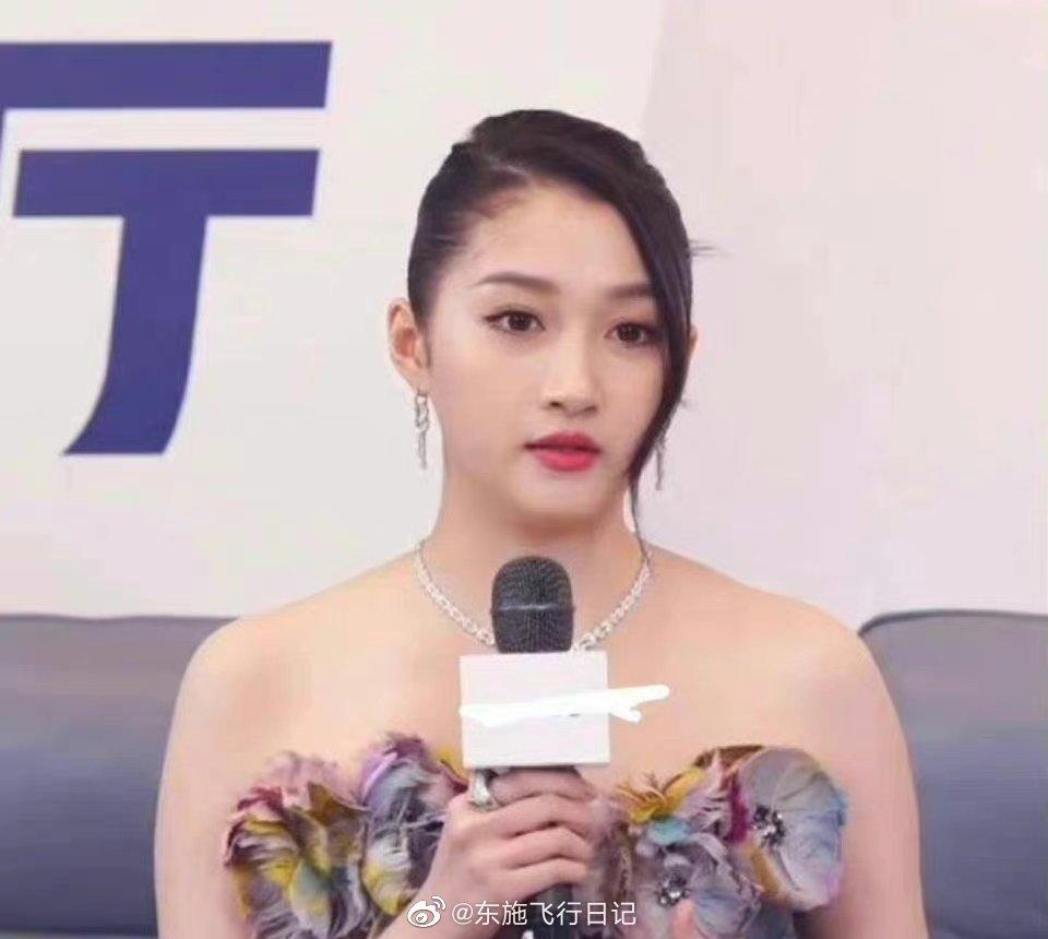 Quan Hiểu Đồng bị cười cợt vì lỡ tay chỉnh ảnh quá đà-5